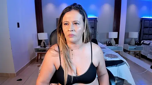 Snapshot of Susann_Ross chatting on June 4, 2026, 10:53 am Susann Ross online show from June 4, 2026, 10:53 am