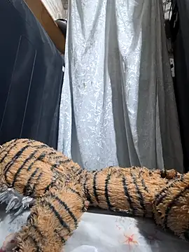 LunaDrago online show from March 28, 2026, 12:28 pm