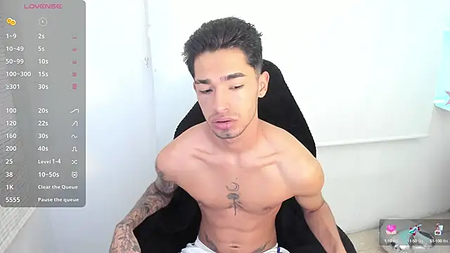 Snapshot of Damon__333 chatting on February 7, 2025, 11:03 pm Damon  333 online show from February 7, 2025, 11:03 pm