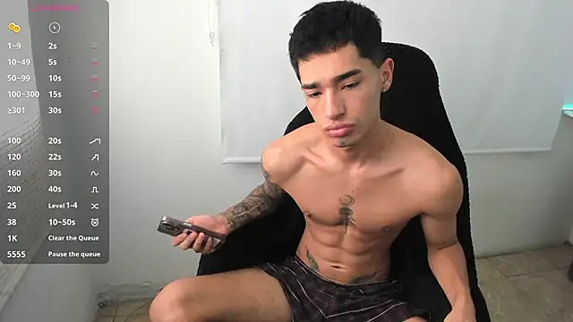 Snapshot of Damon__333 chatting on January 15, 2025, 9:20 pm Damon  333 online show from January 15, 2025, 9:20 pm