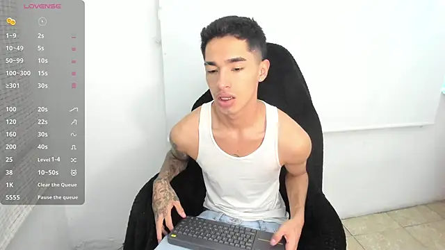 Snapshot of Damon__333 chatting on February 27, 2025, 1:41 am Damon  333 online show from February 27, 2025, 1:41 am