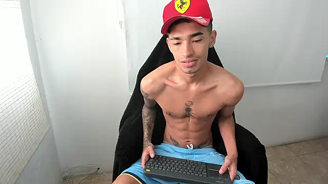 Snapshot of Damon__333 chatting on February 25, 2025, 12:27 pm Damon  333 online show from February 25, 2025, 12:27 pm