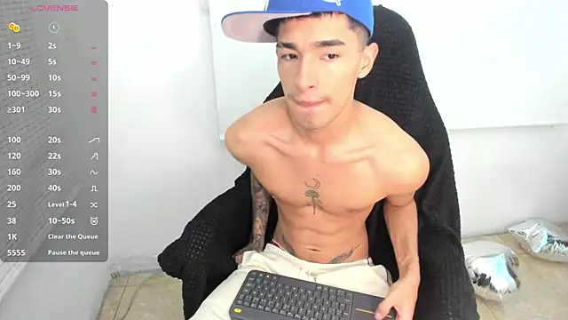 Snapshot of Damon__333 chatting on February 27, 2025, 11:48 pm Damon  333 online show from February 27, 2025, 11:48 pm