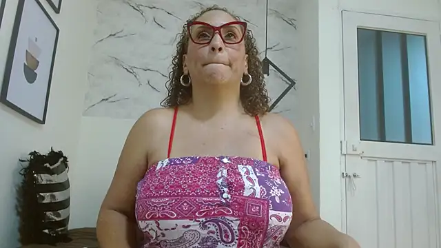 EvaMills1 online show from October 27, 2025, 7:48 pm