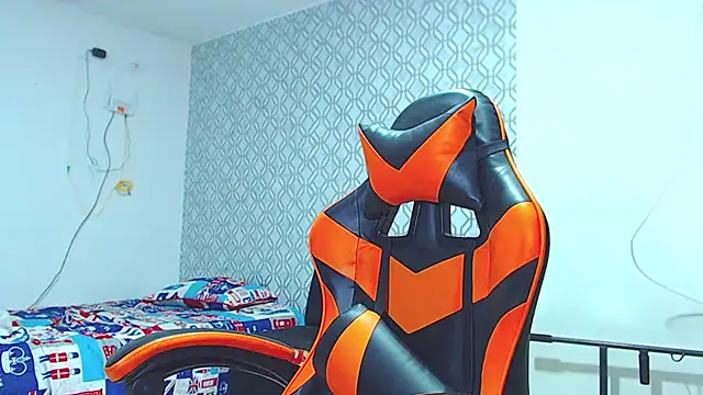 ADAM HOT online show from April 19, 2026, 12:33 am