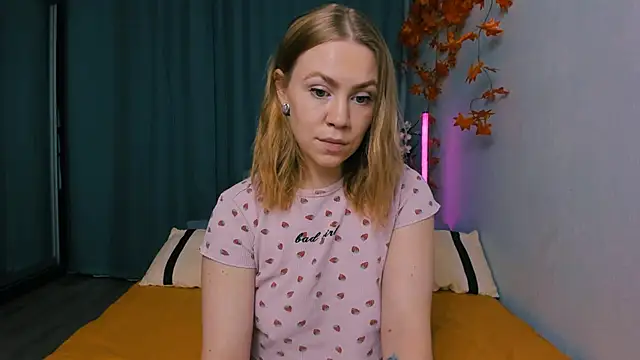 InsatiableFoxX online show from September 23, 2025, 6:59 pm