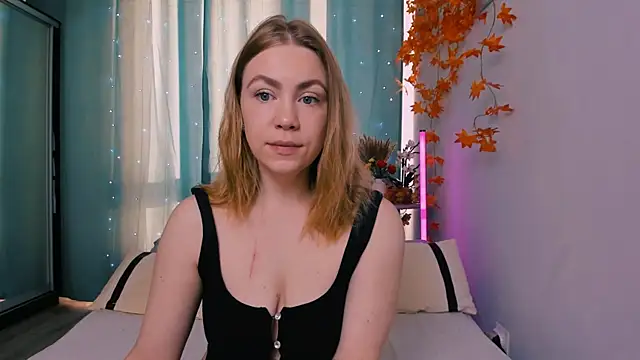 InsatiableFoxX online show from September 29, 2025, 5:58 am