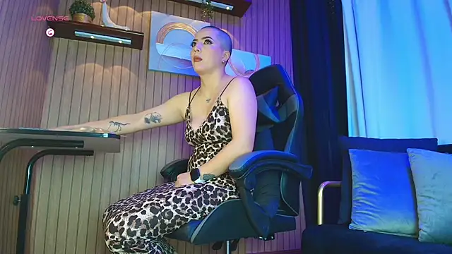 Camila Chainn online show from October 27, 2025, 12:39 pm