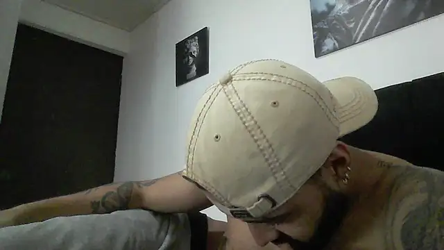Snapshot of Hendry_ chatting on March 17, 2025, 11:35 pm Hendry online show from March 17, 2025, 11:35 pm
