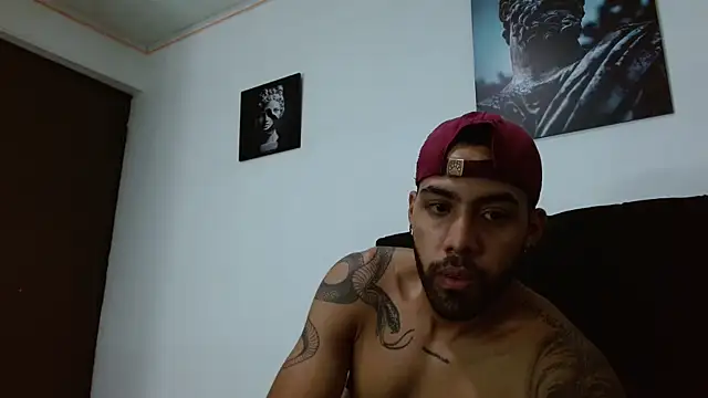 Snapshot of Hendry_ chatting on February 1, 2025, 2:47 am Hendry online show from February 1, 2025, 2:47 am