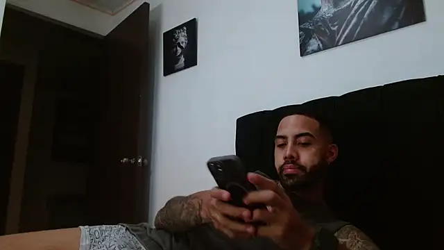 Snapshot of Hendry_ chatting on February 21, 2025, 2:06 am Hendry online show from February 21, 2025, 2:06 am