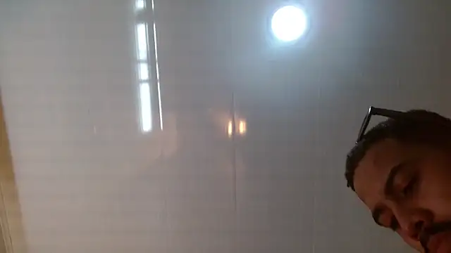 Snapshot of Hendry_ chatting on March 11, 2025, 11:58 pm Hendry online show from March 11, 2025, 11:58 pm
