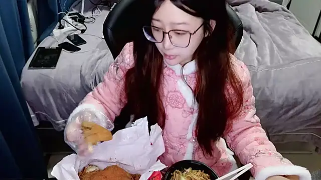 Angelababy001 online show from January 9, 2025, 4:49 pm