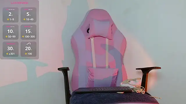 yulissa18 online show from November 28, 2025, 4:23 am