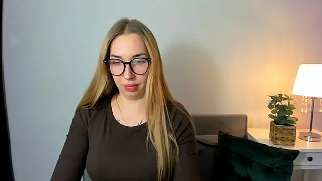 AriaDesire online show from December 16, 2025, 4:11 pm