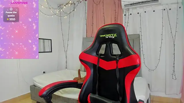 valentina 0  online show from March 11, 2025, 9:45 am