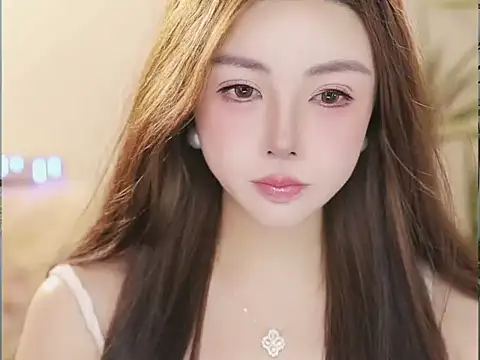 Qiaoqiao  online show from May 21, 2026, 4:04 pm