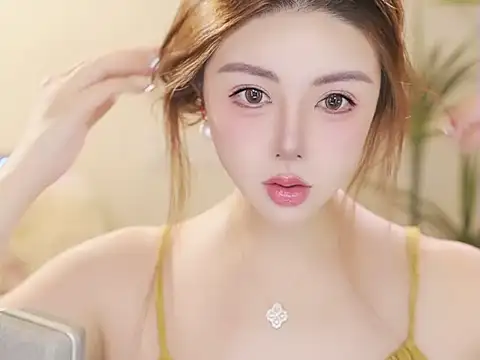 Qiaoqiao  online show from May 18, 2026, 4:12 pm