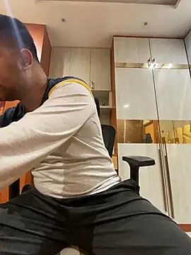 Snapshot of BengaliBabu_Rohan chatting on January 5, 2025, 3:45 pm BengaliBabu Rohan online show from January 5, 2025, 3:45 pm