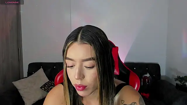 zoee jackson online show from November 14, 2025, 1:20 am