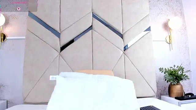 LilitRobins online show from September 27, 2025, 9:32 pm