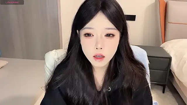 Q-ing online show from January 4, 2025, 2:56 pm