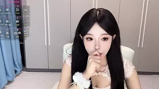 Q-ing online show from September 13, 2025, 1:55 pm