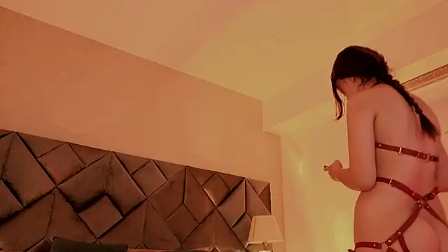 Luisa0110 online show from April 12, 2026, 4:21 pm