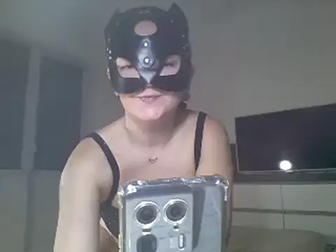 MaxWellas6 online show from December 3, 2025, 7:02 pm