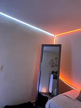 AmmyCollinsW online show from November 11, 2025, 8:58 pm