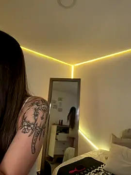 AmmyCollinsW online show from September 18, 2025, 7:50 pm