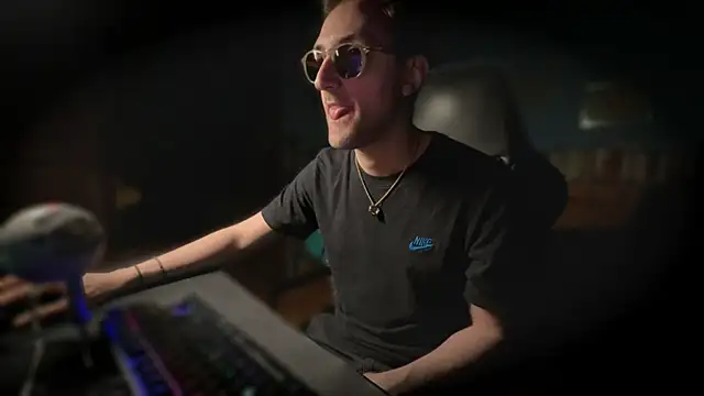 Stefisexy91 online show from October 16, 2025, 8:39 pm