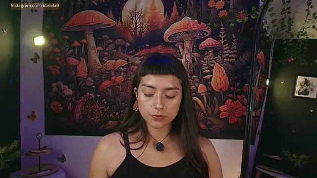 6Briela9  online show from May 5, 2026, 4:59 am