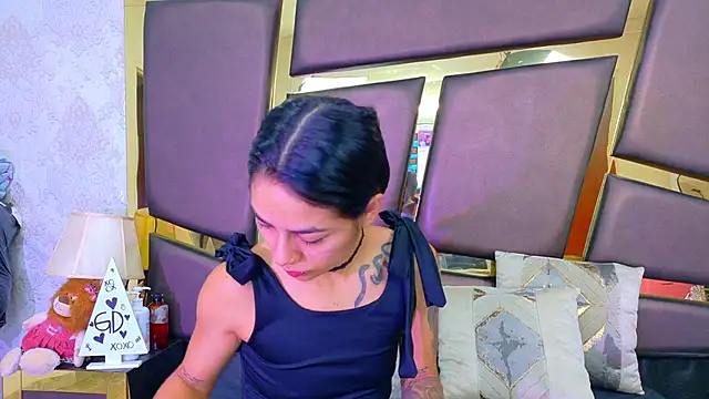 NicoleEsposito online show from April 8, 2026, 12:39 pm