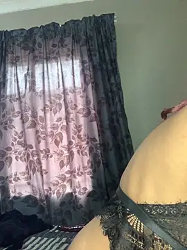 cardibabe online show from November 10, 2025, 2:33 pm