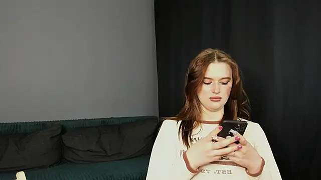 Pinku kitsune online show from March 15, 2025, 7:05 pm