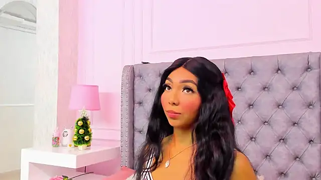 HaileeRoberts online show from November 11, 2025, 12:33 pm