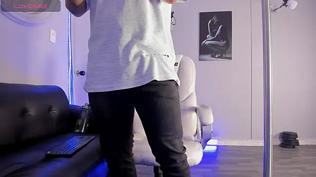 Snapshot of Cristopher_strong chatting on February 28, 2026, 1:55 pm Cristopher strong online show from February 28, 2026, 1:55 pm