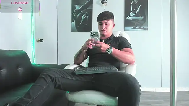 Snapshot of Cristopher_strong chatting on January 17, 2026, 1:47 pm Cristopher strong online show from January 17, 2026, 1:47 pm