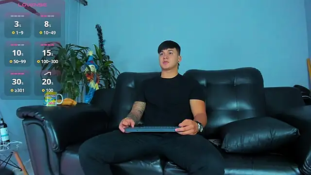 Cristopher strong online show from October 26, 2025, 11:21 am