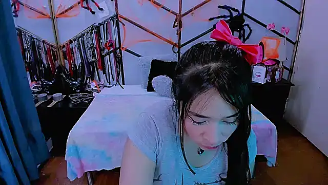 AlanaLuck online show from October 21, 2025, 7:24 pm