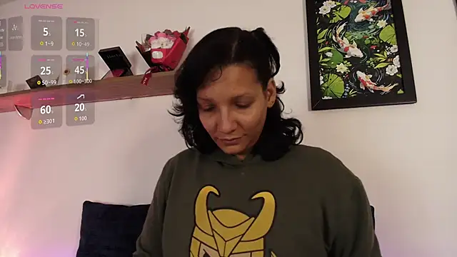 Snapshot of Elliee_ chatting on May 9, 2026, 2:42 pm Elliee online show from May 9, 2026, 2:42 pm