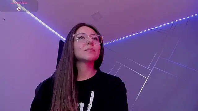 Ich Bin Julia online show from February 6, 2025, 6:35 pm