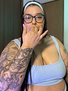 Apriilpeach  online show from October 27, 2025, 10:00 pm