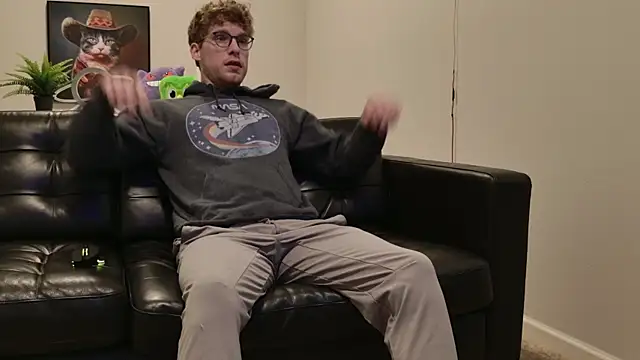 Snapshot of BlueEyedTallGuy94 chatting on October 11, 2025, 8:32 pm BlueEyedTallGuy94 online show from October 11, 2025, 8:32 pm