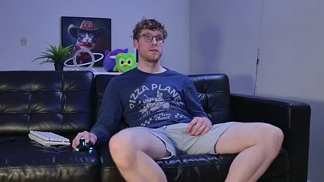 Snapshot of BlueEyedTallGuy94 chatting on October 18, 2025, 1:07 am BlueEyedTallGuy94 online show from October 18, 2025, 1:07 am