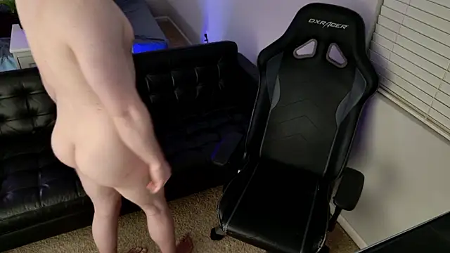 Snapshot of BlueEyedTallGuy94 chatting on February 19, 2026, 9:17 am BlueEyedTallGuy94 online show from February 19, 2026, 9:17 am