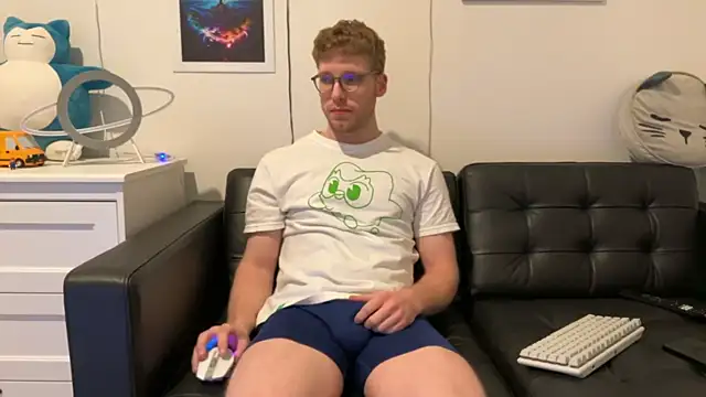 Snapshot of BlueEyedTallGuy94 chatting on December 28, 2024, 3:58 am BlueEyedTallGuy94 online show from December 28, 2024, 3:58 am