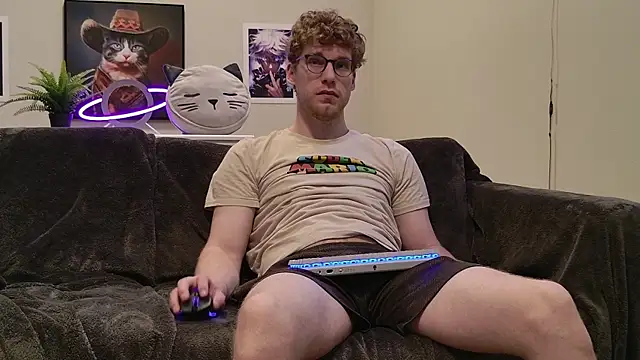 Snapshot of BlueEyedTallGuy94 chatting on November 1, 2025, 6:46 pm BlueEyedTallGuy94 online show from November 1, 2025, 6:46 pm