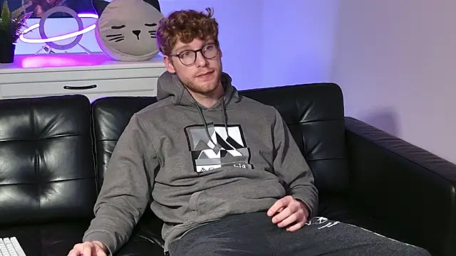 Snapshot of BlueEyedTallGuy94 chatting on November 7, 2025, 11:41 pm BlueEyedTallGuy94 online show from November 7, 2025, 11:41 pm